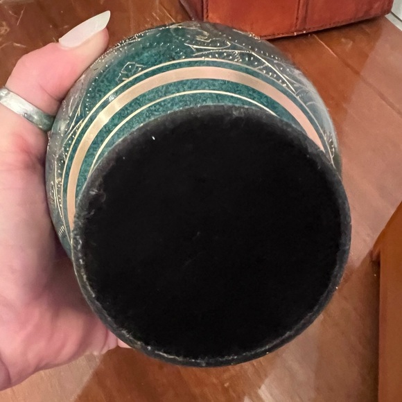 Elinora’s brass and patina, hand carved, polished small pet urn. - Picture 7 of 10